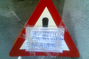 Achtung Mauer Schild