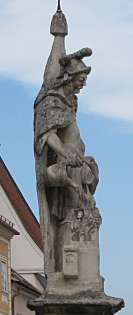 Florianfigur in Horn