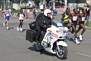 Marathonläufer beim Westbahnhof