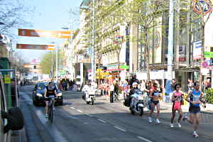 Frauen-Marathonläuferinnen in Mariahilferstrasse