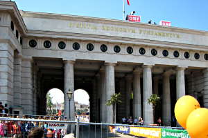 Wiener Burgtor Heldenplatz-Seite 