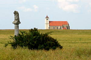 Wehr-Kirche Wartberg mit Marterl