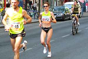 Marathonläufer und Luminita Talpos